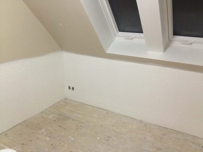 Loft malet med to farver